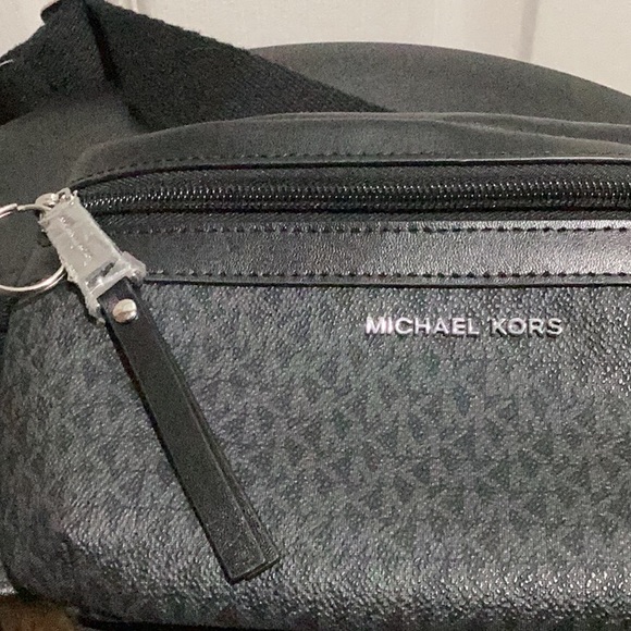 Michael Kors NWOT Logo Monogram Belt Bag - see description - Picture 2 of 11